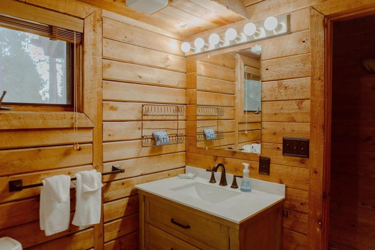Crystal Mountain Cabin-Shuttle Pass Included! Thompsonville المظهر الخارجي الصورة