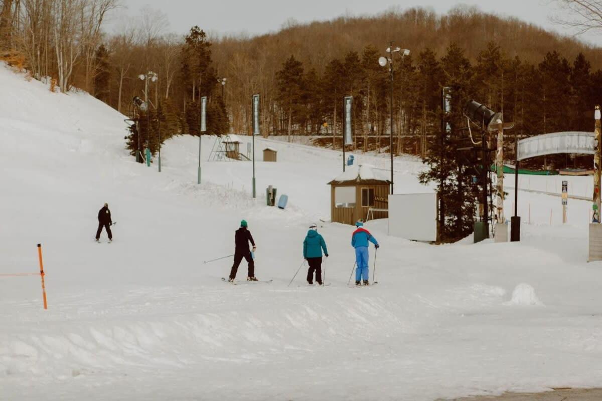 Crystal Mountain Cabin-Shuttle Pass Included! Thompsonville المظهر الخارجي الصورة