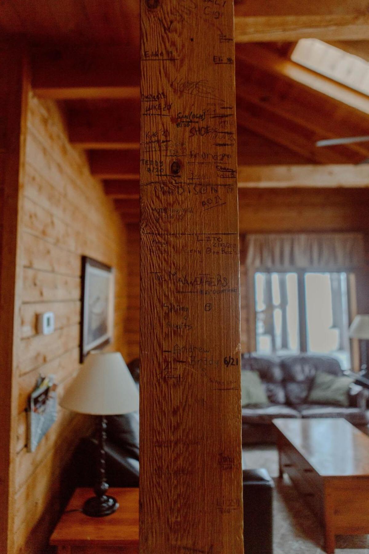 Crystal Mountain Cabin-Shuttle Pass Included! Thompsonville المظهر الخارجي الصورة